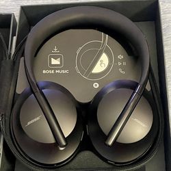 Bose 700 Noice Canceling Headphones 🎧.
