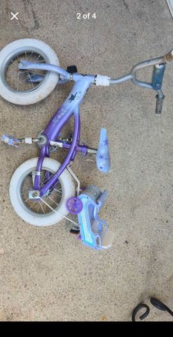 Huffy Disney Frozen themed 12-inch kid's bike, identifiable by its purple frame and doll carrier sleigh.Age Range: Designed for children ages 3 to 5 y