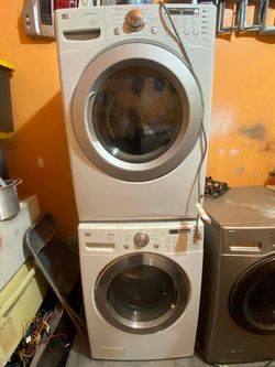 LG SteamDryer Front-Load Washer and Dryer Set