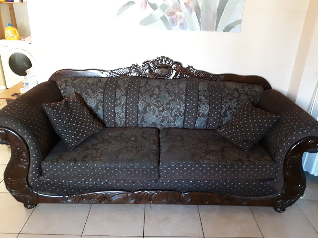 Couch & Love seat Living room set!