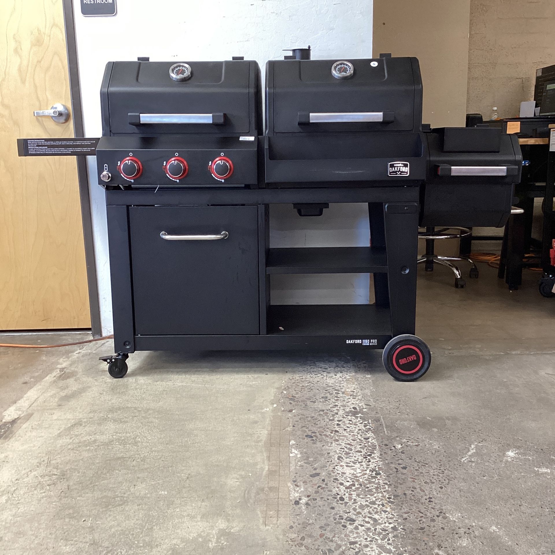 Nexgrill Oakford 1150 Pro 3-Burner Propane Combo Grill and Offset Charcoal Smoker in Black