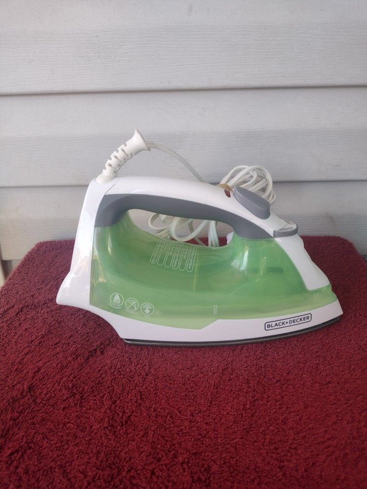 Black + Decker Easy Steam Iron