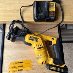 DEWALT 20V MAX Cordless Reciprocating Saw and 20V Battery and Charger