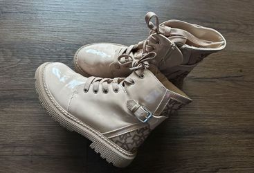 Like New Girls Boots DKNY, Size 2us