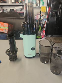 Dash deluxe compact cold press juicer