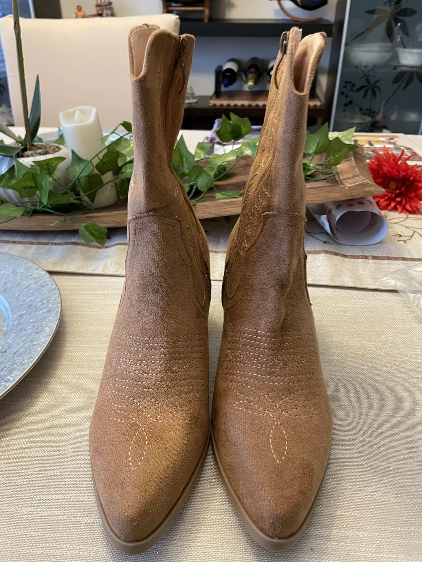 Ladies Suede Boots