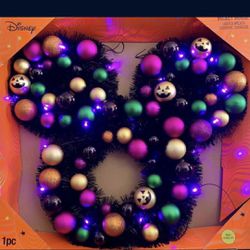 Disney Mickey Mouse Halloween lighted Wreath $50
