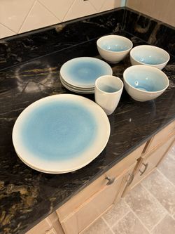 Food NetWork Dish Set/Microwave And  Dishwasher Safe/Like New 