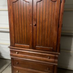 Entertainment Center / Armoire 