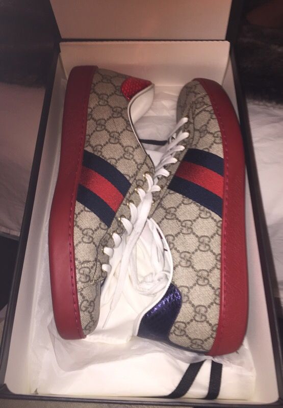 Size 10 Gucci shoes