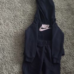 Girls Nike Jogger Suit