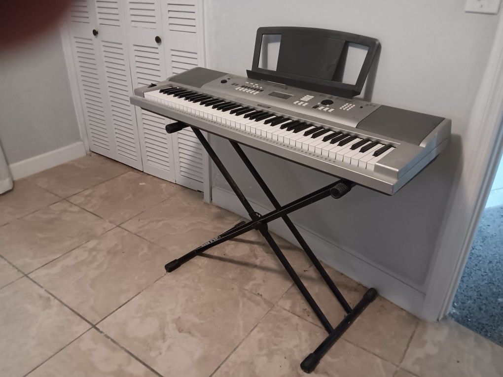 Yamaha YPG-325 With Stand