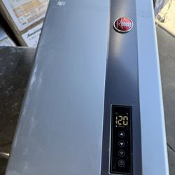 Rheem Performance Plus 8.4 GPM Smart Non-Condensing Indoor Liquid Propane Tankless Water Heater