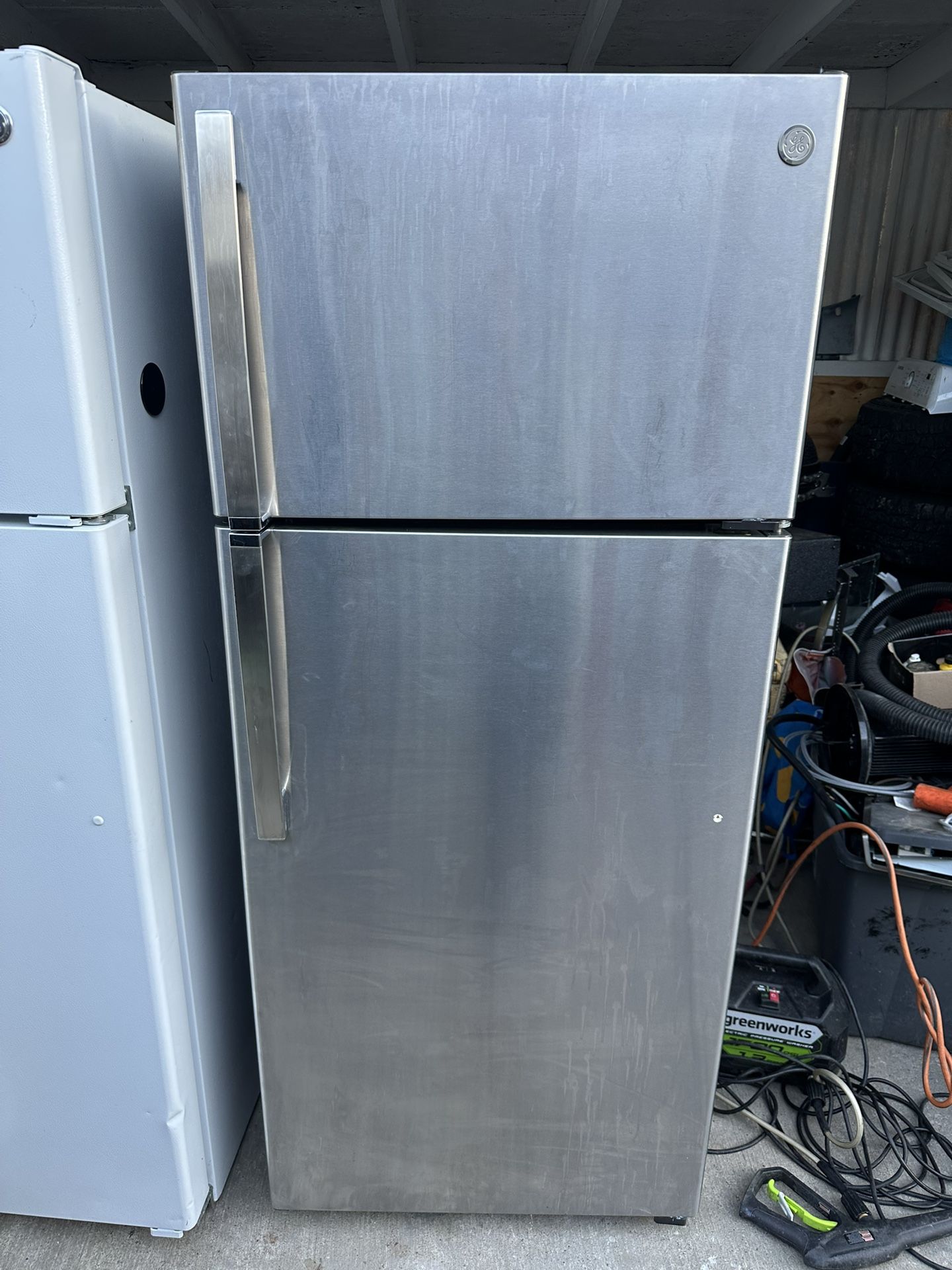 GE REFRIGERATOR