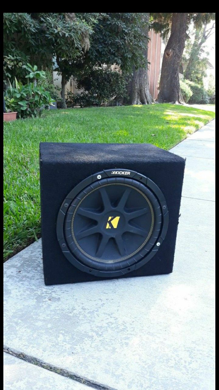 12in kicker subwoofer with sealed box works good can test