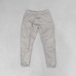 2019/2020 Fear of God Essentials Sweatpants “Sand” (Medium)