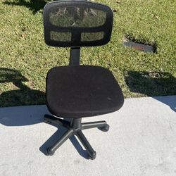 Small office chair, good condition with padded cushion seat, great for, small lightweight, adult or young child.  Pickup below  31705 Wesley Chapel, B