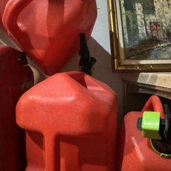 A 5-gallon canister, I have 6 pieces.