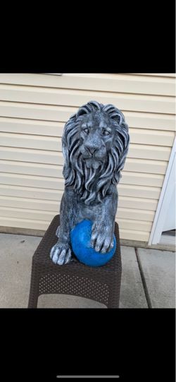 3 foot tall lion statue