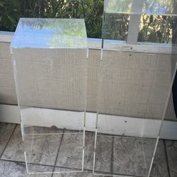 Clear decorative stands for party’s