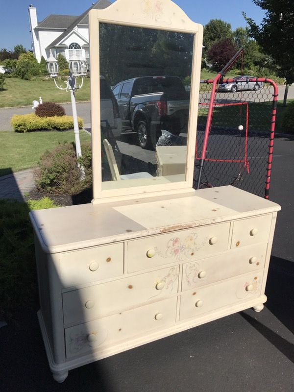 Thomasville Vignettes girls furniture