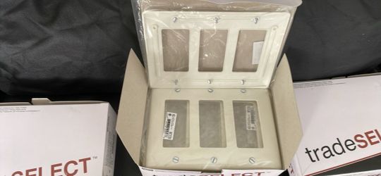 Caja para tres apagadores 20 la caja tengo 3 cajas solo efectivo
