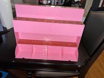DOLLS Pop Up Store