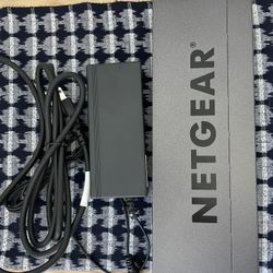 Used NETGEAR 16-Port Gigabit Ethernet Unmanaged PoE Switch (GS116LP) - with 16 x PoE+ @ 76W Upgradeable, Desktop, Wall Mount or Rackmount