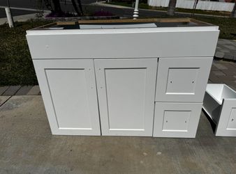42 Inch Vanity with drawers