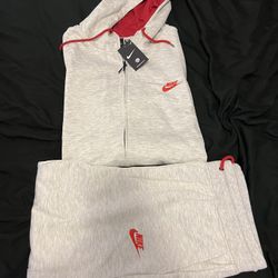 Mens Nike suits sizes m 2x 3x 4x left hit me $70 each 💯💯💯🔥‼️☝🏽