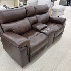 BROYHILL LEATHER POWER RECLINING CONSOLE LOVESEAT