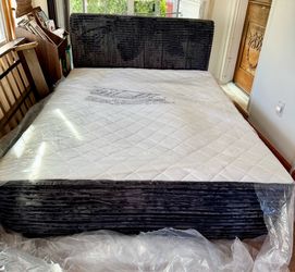 MOVING MUST GO!Queen platform Bed with Mattress & Headboard BRAND NEW!