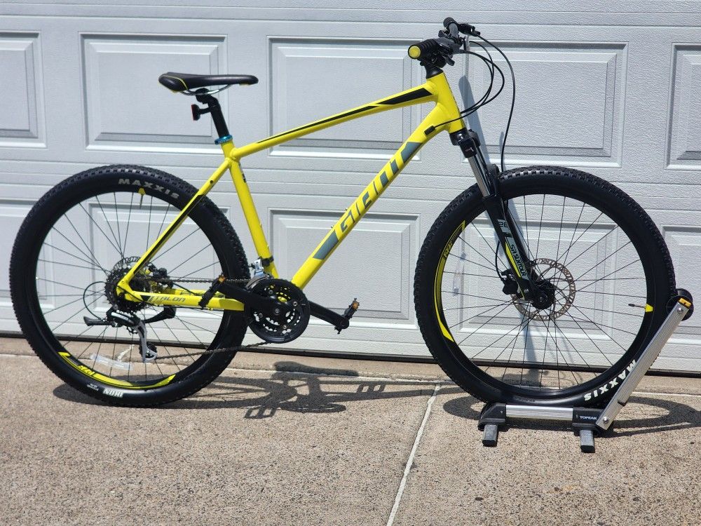 27.5 Giant Talon Mountain Bike
