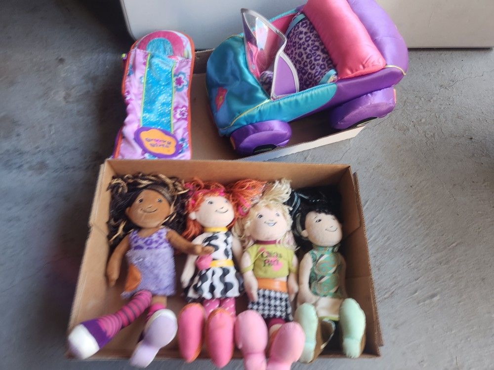 Groovy Girls 4 Dolls, 2 Sleeping Bags And 1 Car