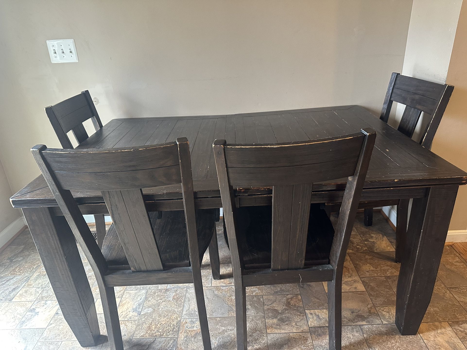 Table 4 Chairs And Leaf