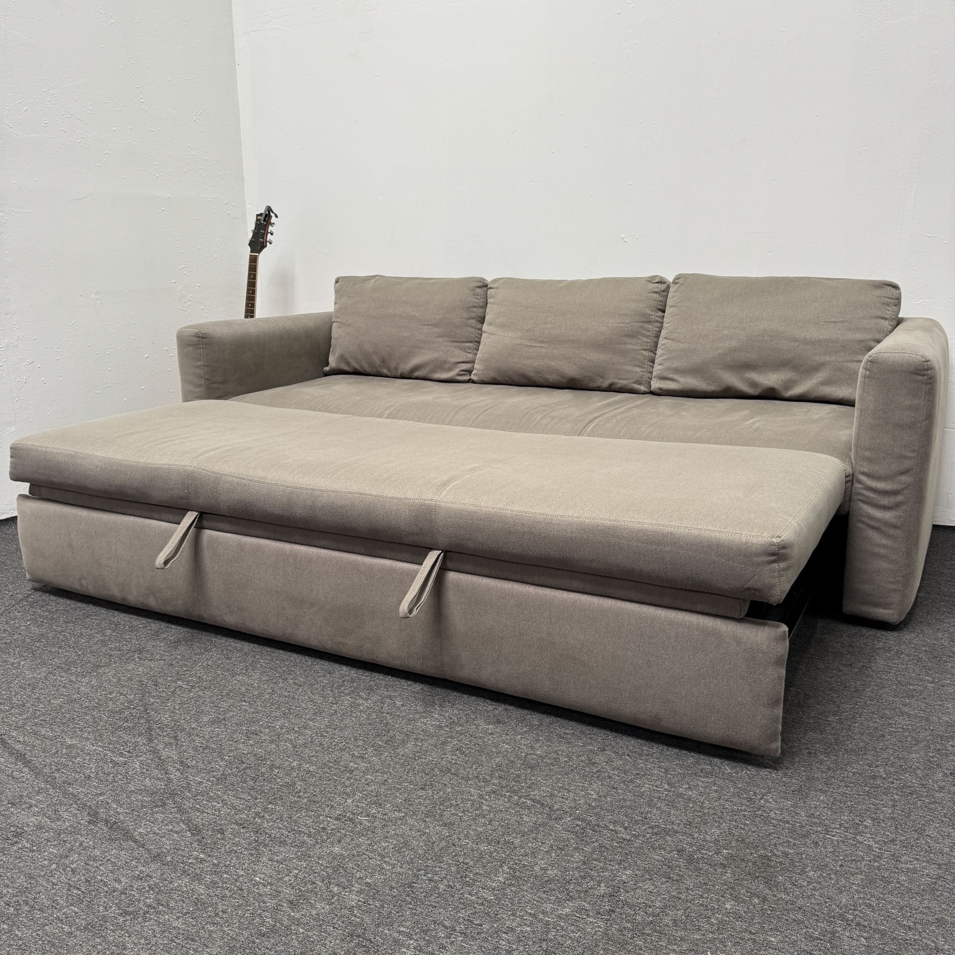 2.2k OFF: Oxford Pop-Up Platform Sleeper Sofa - Room & Board - Excellent Condition - Can Deliver