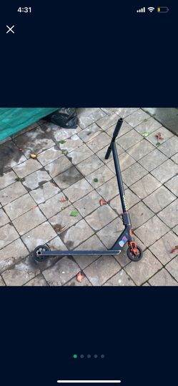 Tilt scooter
