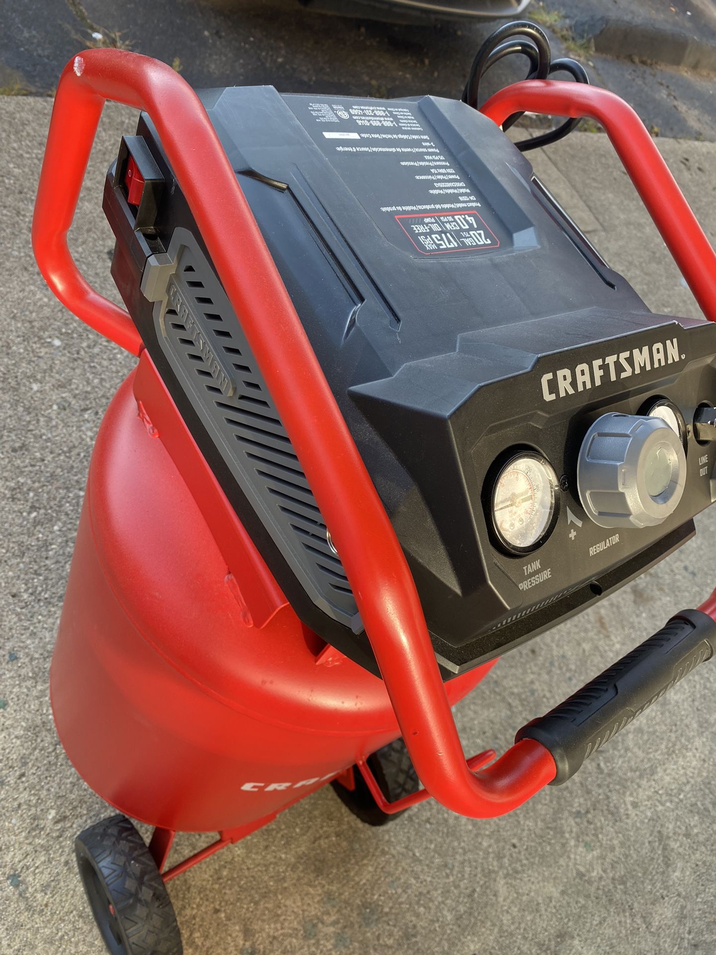 Craftsman Compresor de aire, 20 galones sin aceite 1.8 HP Max 175 PSI Presión Dos acopladores rápidos de gran capacidad, rojo - CMXECXA0232043