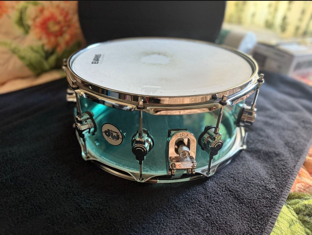 DW SAcrylic Snare