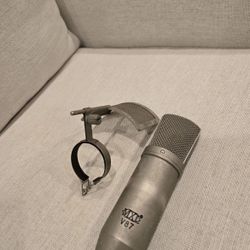 MXL V87 condenser microphone with pop filter 