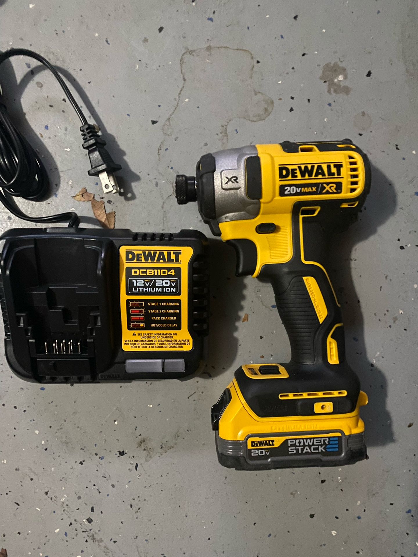 Dewalt 20V MAX XR Cordless Brushless 3 speed 1/4 in impact driver DCF887