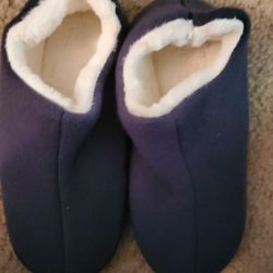 Men's 10.5 Slippers B1