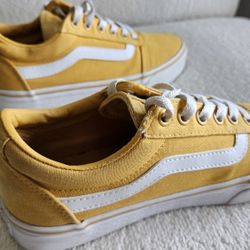 VANS WOMEN SIZE 7.5