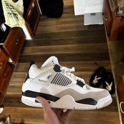 Jordan retro 4 Military Black size 9 used  (9/10)