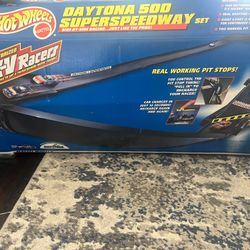Hot wheels daytona 500 superspeedway set hotsell