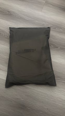 Size medium essentials shorts color Dark oatmea