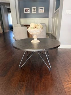 Beautiful coffee table - 36 inches