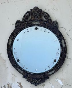 Beautiful Vintage Federal Revival Style Mirror - 17x23