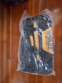 Bruins duffle bag with handle and wheels