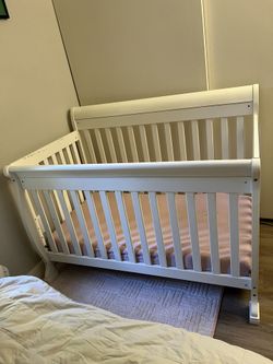 3 Tier Crib, Mattress, 2 Sheets